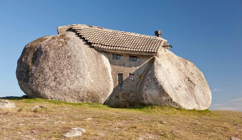 Casa do Penedo, Portugal