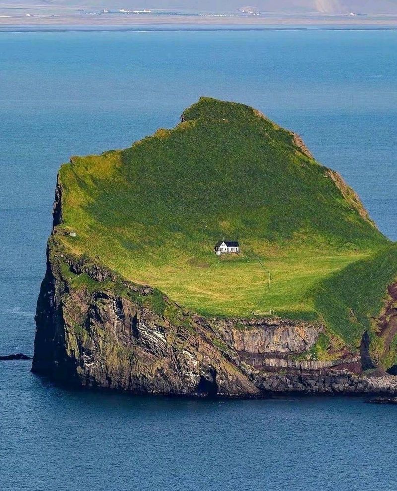 Elliðaey Hunting Lodge, Iceland