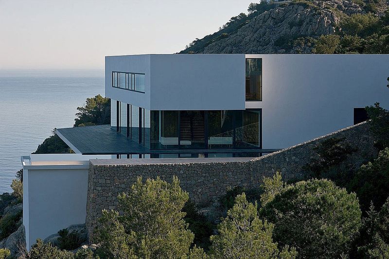 House on the Cliff, Spain