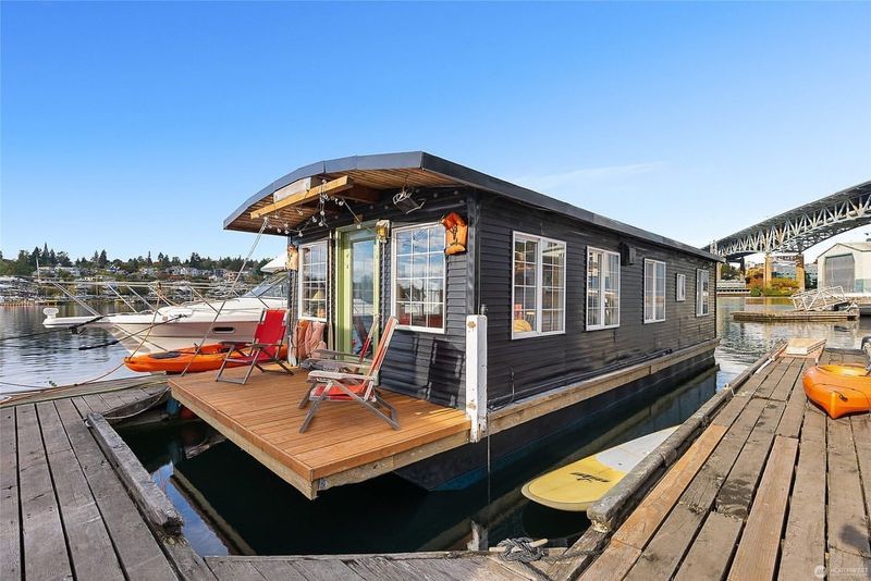 Tiny Houseboat