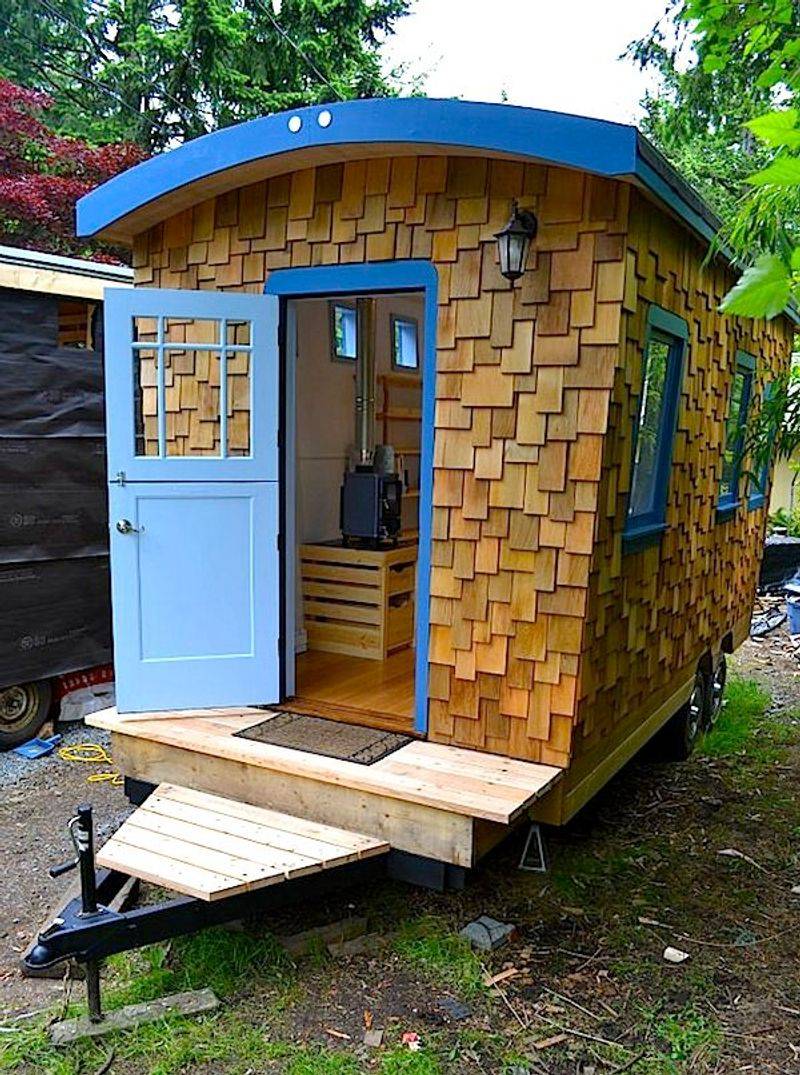Compact Caravan Cottage