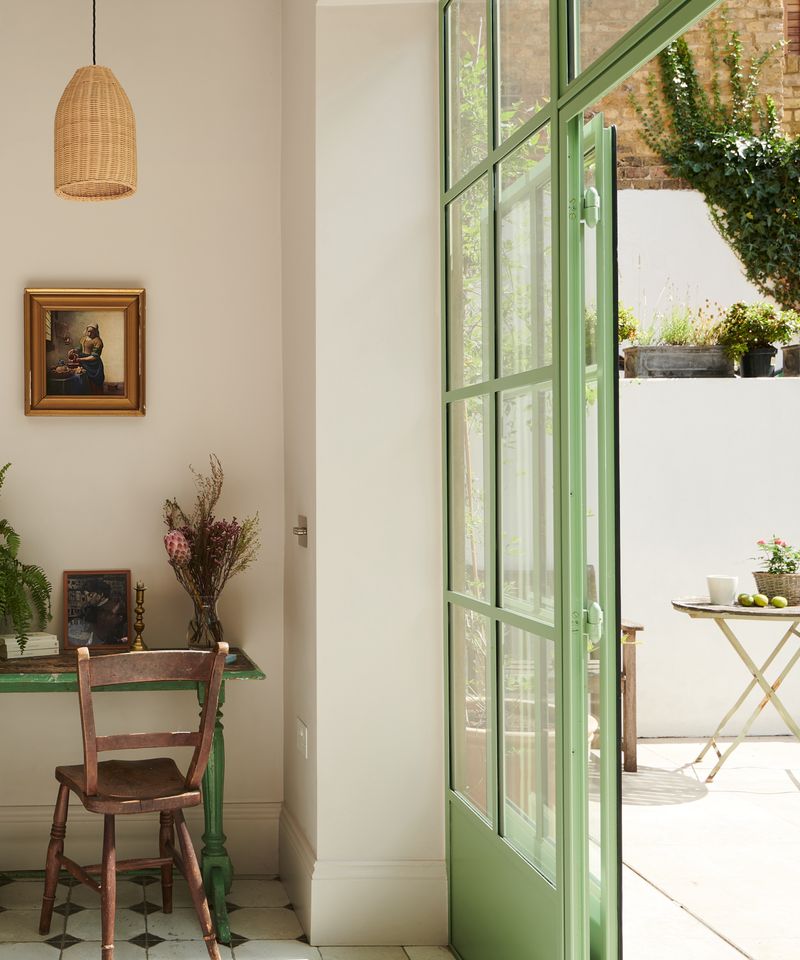 Window Frames That Connect With Nature