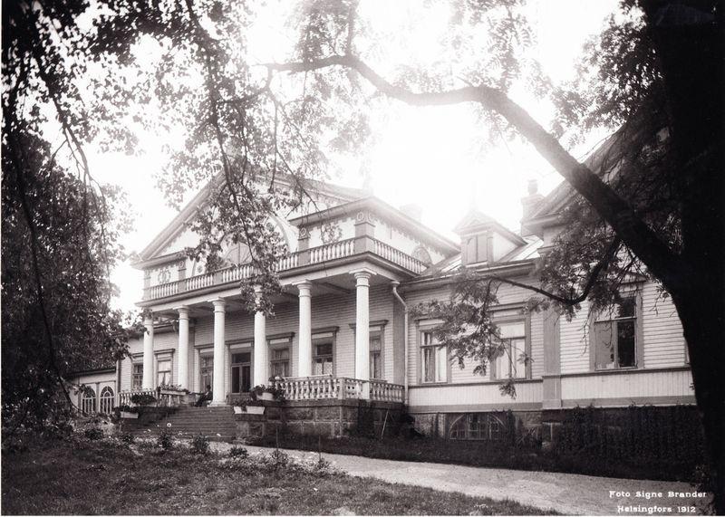 Monrepos Manor: Finland's Lakeside Neoclassical Gem
