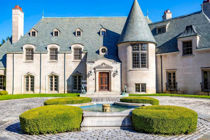 Château de Chambord-Inspired Estate in Connecticut