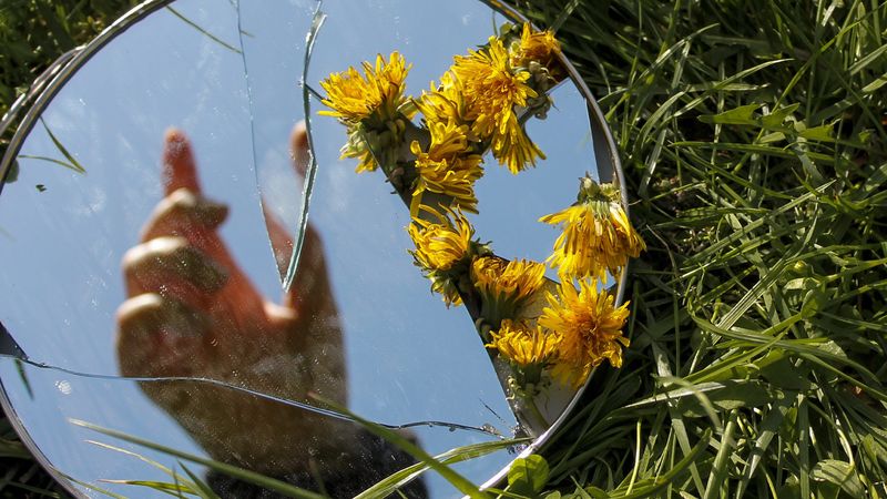 Broken or cracked mirrors