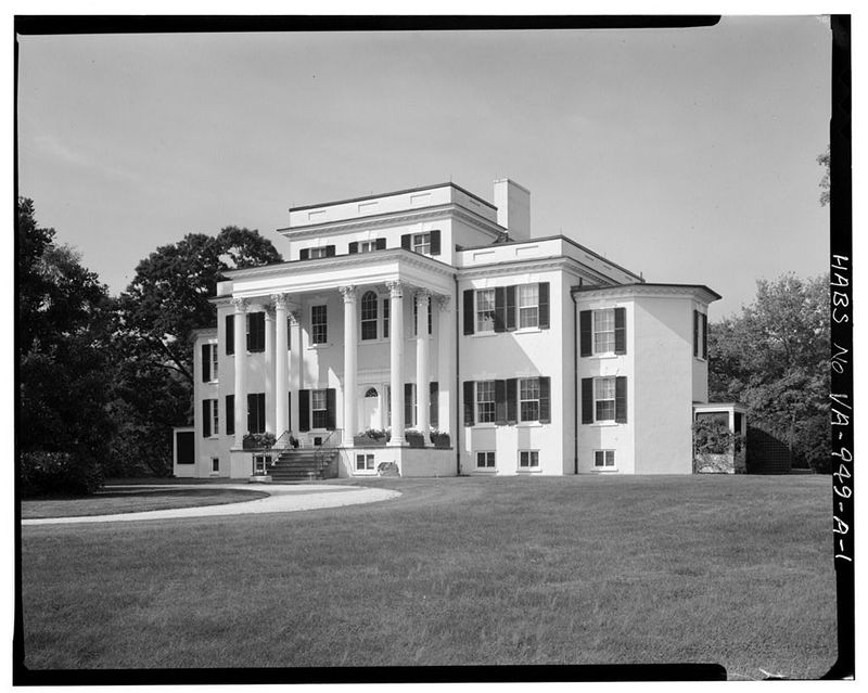 Federal-Style Mansion, 1810 – Symmetry and Elegance in Virginia
