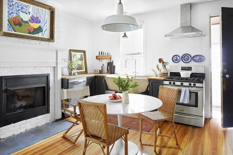 Encourages Family and Guests to Linger