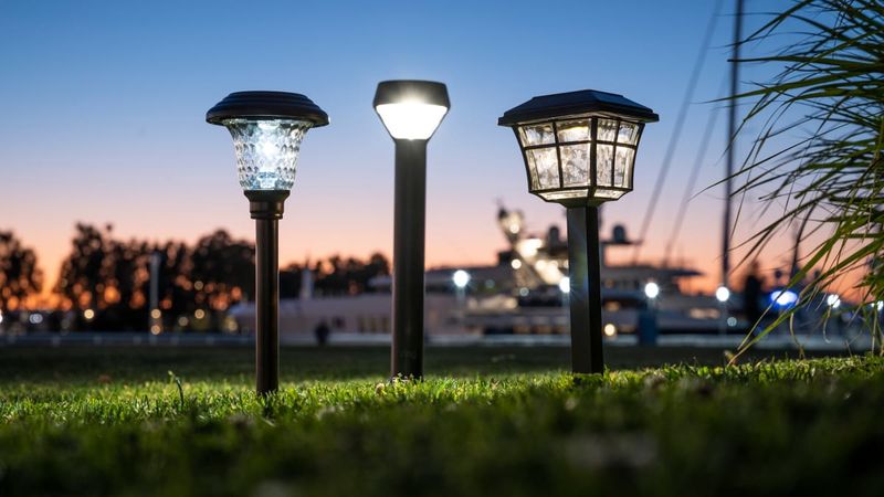 Low-quality solar lights