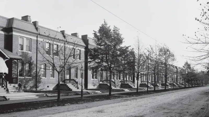 Railroad Townhouse, 1860 – Compact Urban Living in Chicago