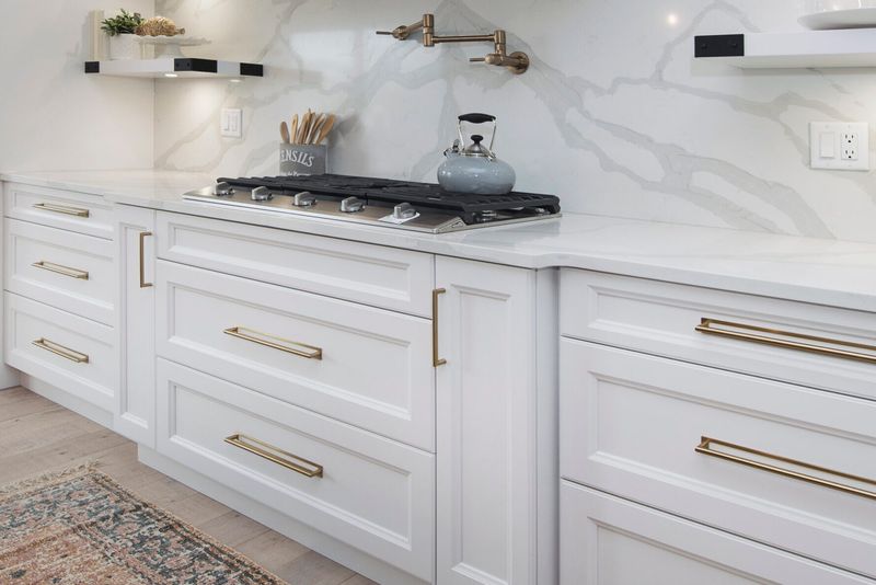 Classic shaker with modern hardware