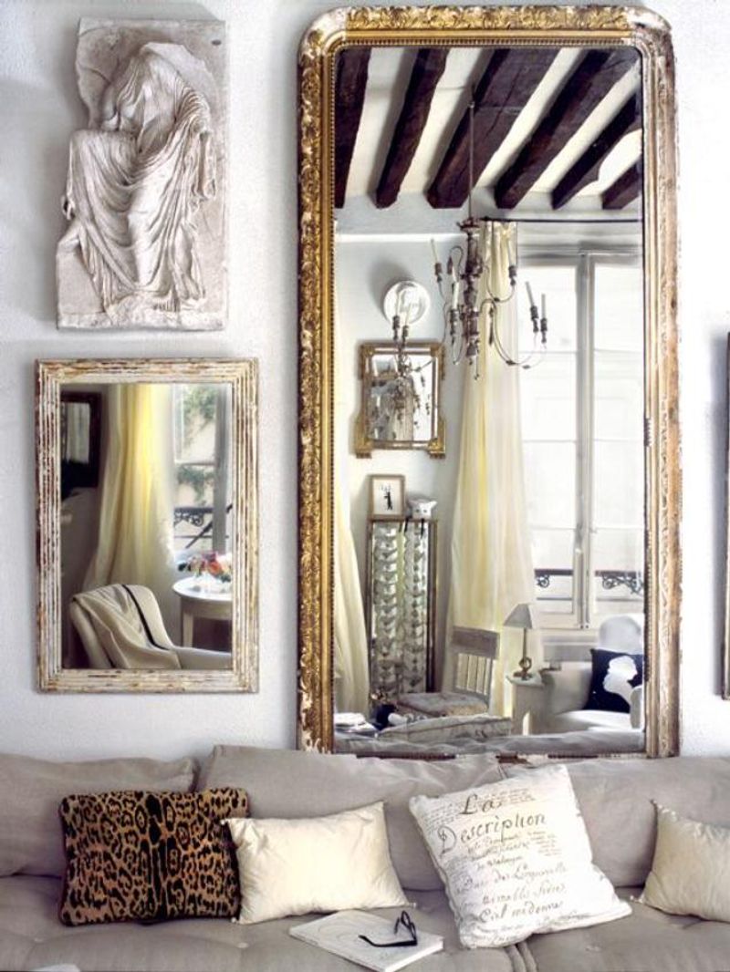 Mirrors reflecting clutter