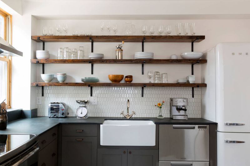Choosing open shelving for every kitchen
