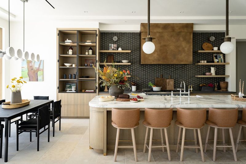 Adaptable to Various Decor Styles
