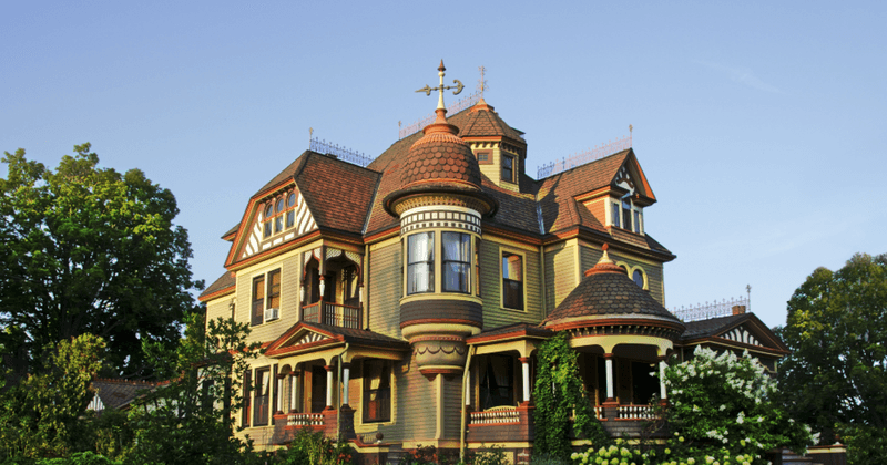 Victorian Queen Anne, 1885 – Gables, Turrets, and Gingerbread Trim