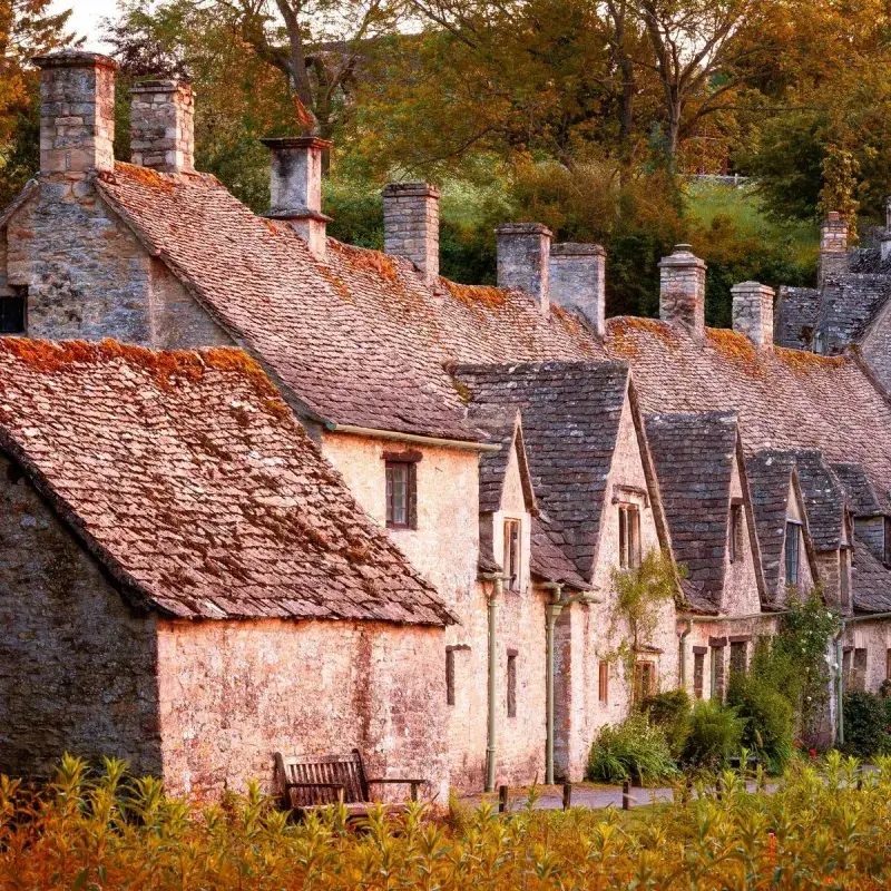 Honey‑stone cottage on Arlington Row, Bibury, England