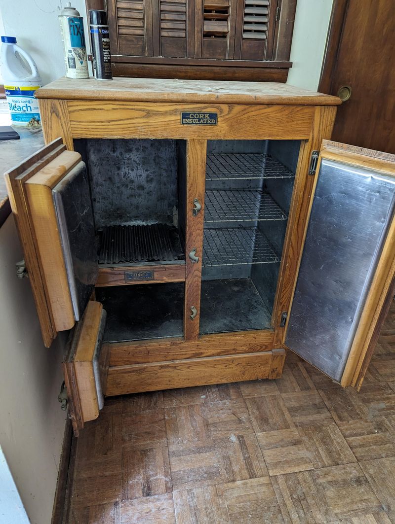 Ice Boxes Instead of Refrigerators