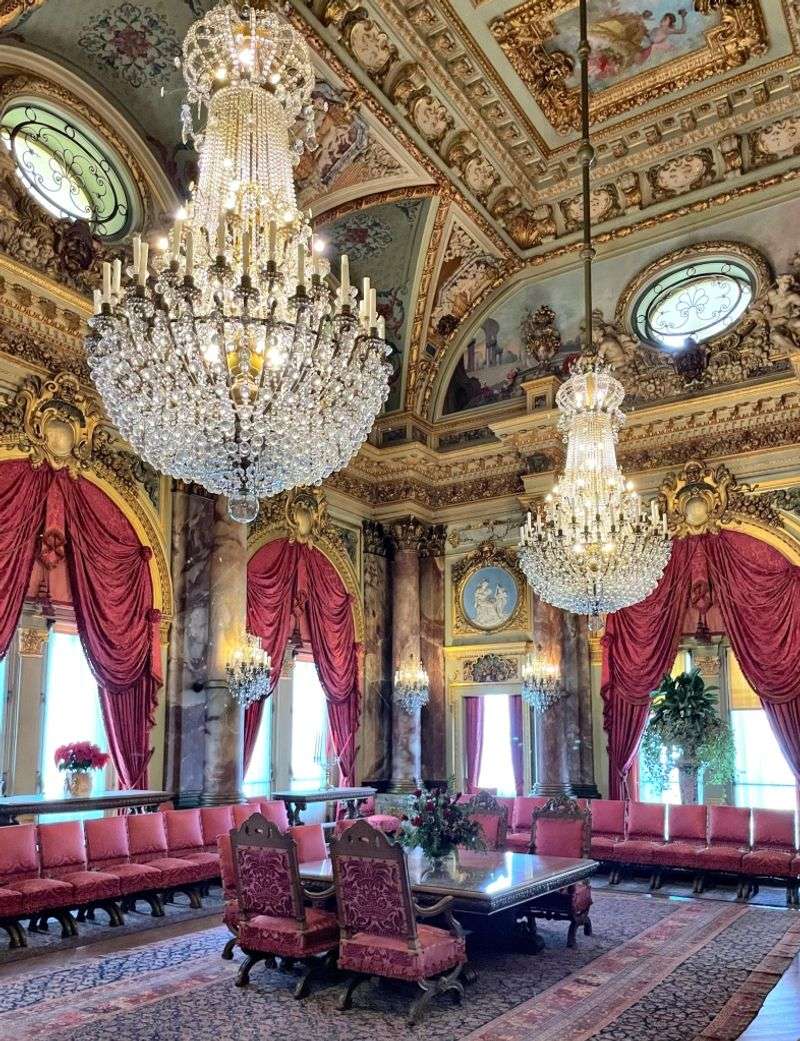 The Breakers – Cornelius Vanderbilt II (Newport, Rhode Island)