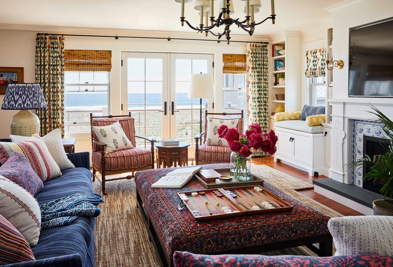 Living Room That Breathes Summer