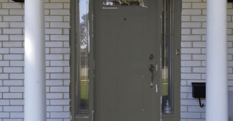 17 Paint Colors You Should Never Use For Your Front Door