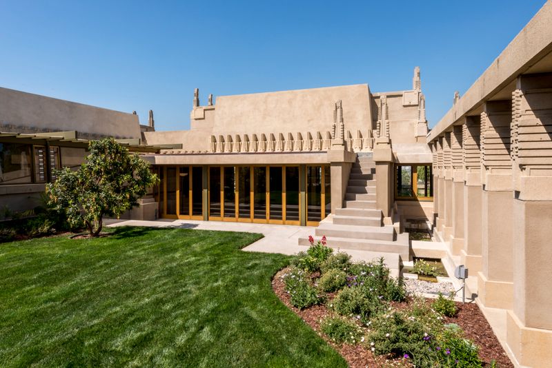 Hollyhock House