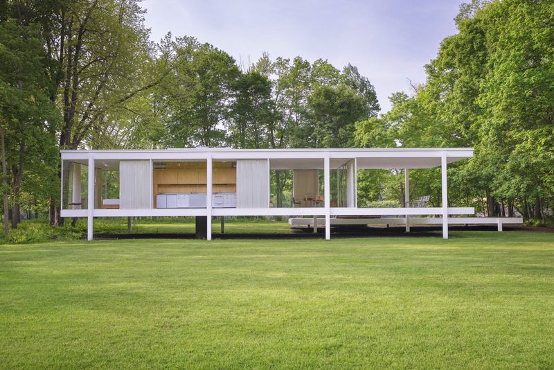 Farnsworth House by Ludwig Mies van der Rohe