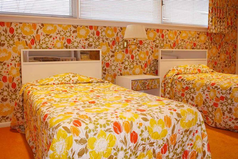 Floral wallpaper from the '70s